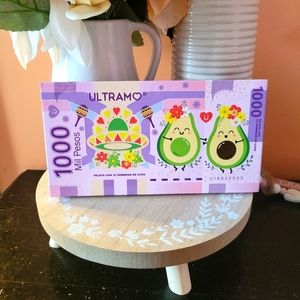 Ultramo 1000 pesos eyeshadow palette.